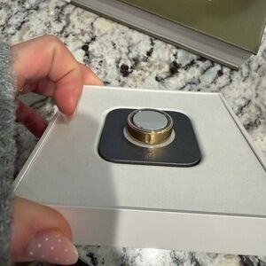 Oura Ring Gen 4, size 9 - with charger